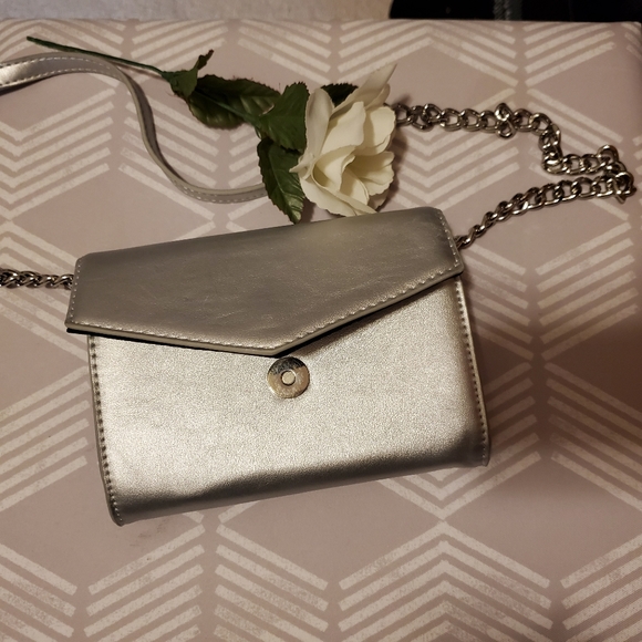 Free bundle add-on: Forever 21 silver bag - Picture 4 of 6